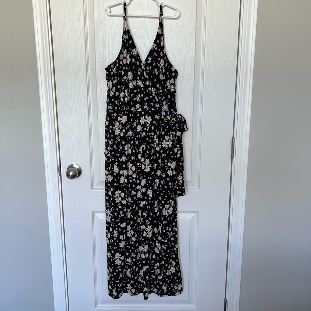 NWOT Kaileigh Rica Cropped Strappy Sleeveless Knit Floral Jumpsuit Size M